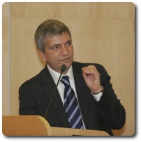 Vendola: ”Governo taglia cultura e ricerca, ma è Tremonti che decide”