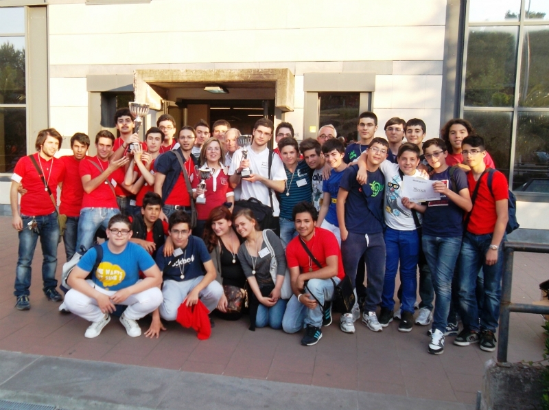 Successo del Ferraris di Acireale alle gare di Minirobot 2012