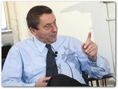 Concorsone scuola, Profumo spiega le novità: test di “scrematura” e lezione simulata