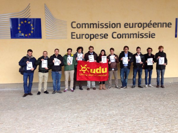 Flash mob Bruxelles #changetheway. Consegna lettera Udu al presidente Martin Schulz