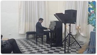 esecuzione al pianoforte di Alessandro Strano