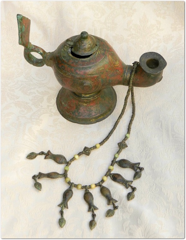 lucerna e collana araba