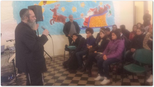 Il rabbino Dario Sutter lascia la sua testimonianza ai giovani allievi del III Istituto Comprensivo “Santa Lucia” Il rabbino Dario Sutter lascia la sua testimonianza ai giovani allievi del III Istituto Comprensivo “Santa Lucia”