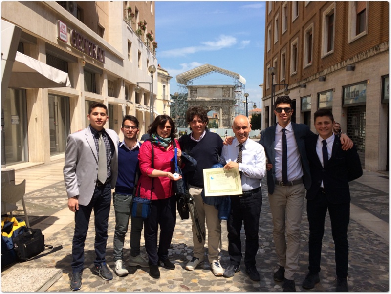 nella foto da sinistra: Davide Fiorino,Marco Tumminelli, Prof.ssa Italia Castiglione, Elia Miccichè, Il DS Salvatore Vizzini, Marco Miccichè, Giuseppe Giorgio