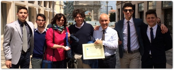 nella foto da sinistra: Davide Fiorino,Marco Tumminelli, Prof.ssa Italia Castiglione, Elia Miccichè, Il DS Salvatore Vizzini, Marco Miccichè, Giuseppe Giorgio nella foto da sinistra: Davide Fiorino,Marco Tumminelli, Prof.ssa Italia Castiglione, Elia Miccichè, Il DS Salvatore Vizzini, Marco Miccichè, Giuseppe Giorgio