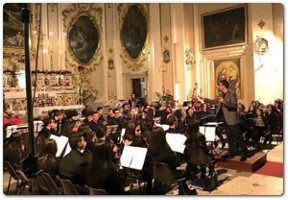 ‘Chi banda non sbanda’, l’orchestra di giovani calabresi  uniti dalla musica contro la mafia