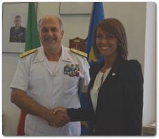 Sonia Montegiove, Presidente dell‘Associazione LibreItalia Onlus, e Ruggiero Di Biase, Ammiraglio di Divisione e Dirigente Generale Responsabile dei Sistemi Informativi Automatizzati del Ministero della Difesa