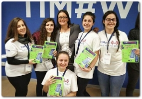 Il team del Liceo Scientifico composto dalle studentesse della classe V C Roberta Montagno, Paola Incognito, Sara Galati, Federica Farina e Angelica Spatafora