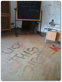 Vandali devastano le scuole di Catania