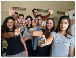 Adesivi solidali pro terremotati. Nel primo giorno di scuola studenti leccesi lanciano una grande raccolta fondi