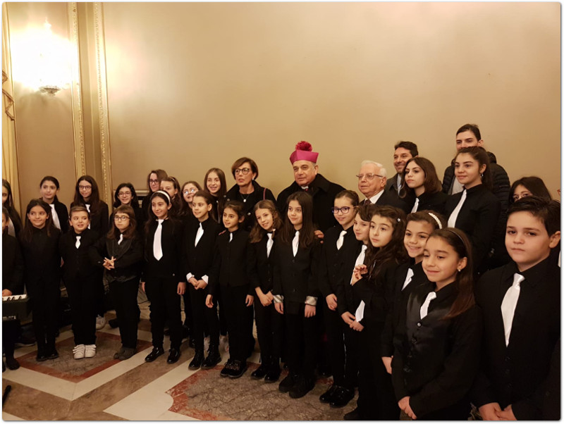 Il piccolo coro dell’Istituto Pizzigoni-Carducci  in Prefettura