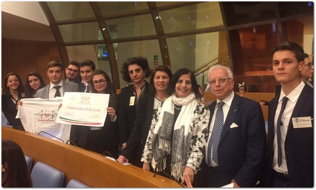 Incontro con Nicolò Mannino e Salvo Sardisco. Ambasciata della Gioia  all’Istituto E. De Nicola di San Giovanni La Punta
