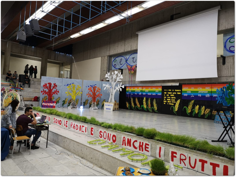 Gli studenti dell’I.I.S. E. De Nicola di San Giovanni La Punta rappresentano i Diritti umani: radici e frutti di una società pacifica
