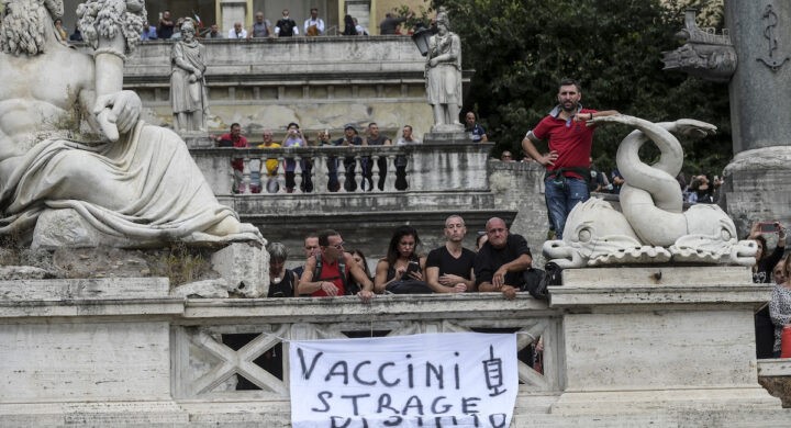 No green pass, il vaccino contro le violenze è l’istruzione