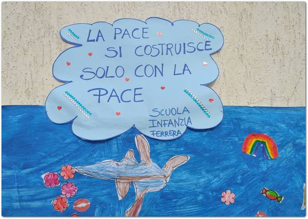 I bambini all’asilo parlano di guerra e bombe, le maestre li aiutano a trasformare le emozioni in un messaggio di pace