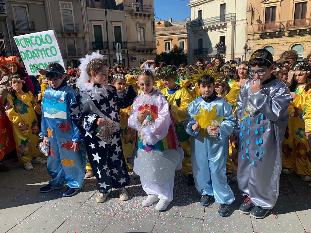 Carnevale del II Circolo Didattico di Bronte: I mille colori delle 4 stagioni