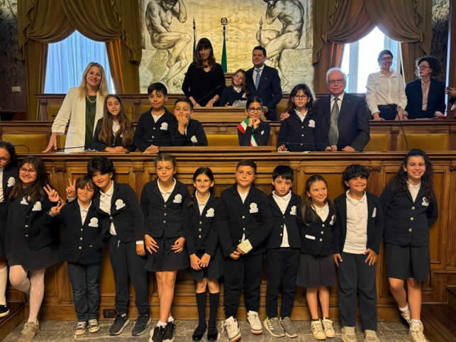 Il Presidente Galvagno festeggia gli ottant’anni dello Statuto della Regione siciliana con i Ragazzi Sindaci